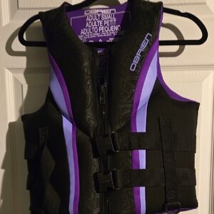O'Brien Black and Purple Life Vest Size Small
